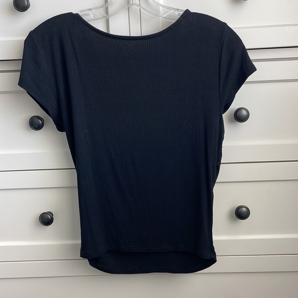 Me To We Women’s Black Short Sleeved Crop Top with Criss Cross V Neck - Size Med - Picture 3 of 5